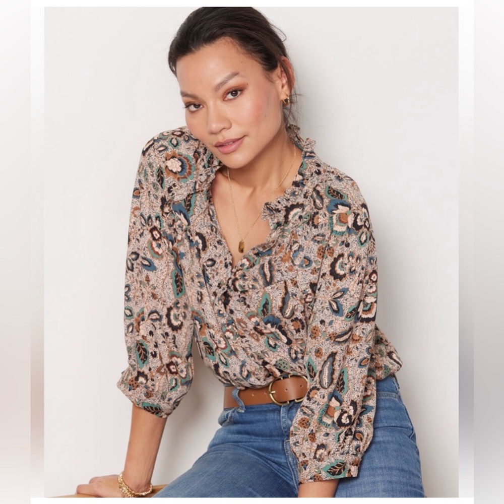 EVEREVE Natalia Seamed Chiffon Blouse size Medium